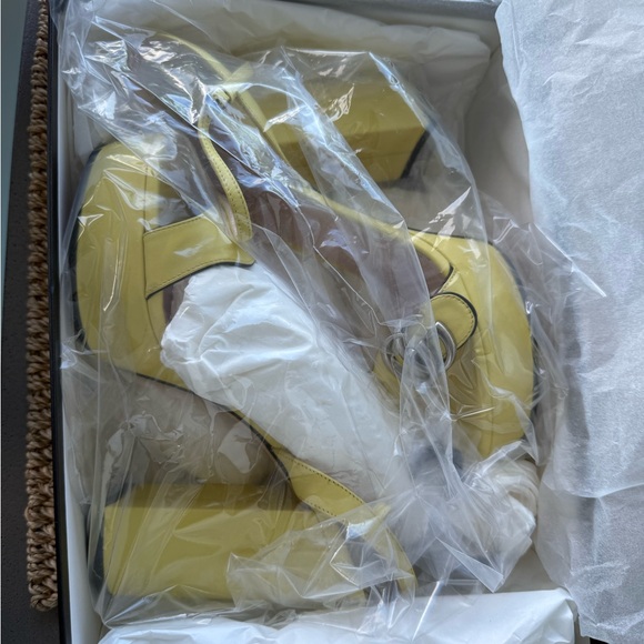 Gucci yellow hight heels - Picture 7 of 10